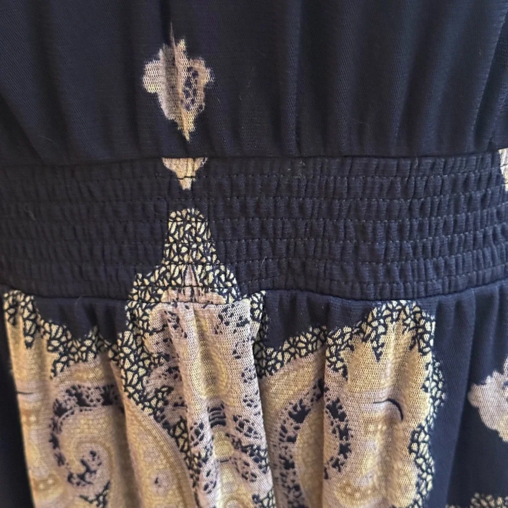 SOLD- NOT AVAILABLE 🔴 INC International Concepts Shades of Blue and Cream Blouse - Picture 4 of 7